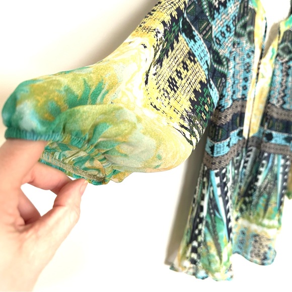 Fig and Flower V Neck Top Size Small 3/4 Sleeve Blue Yellow Green Aztec - Picture 4 of 7